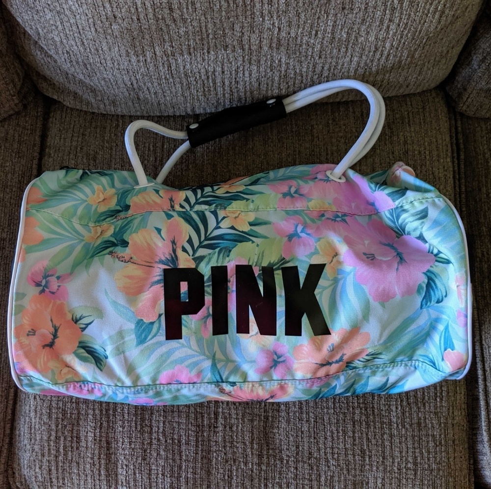NWOT🔥PINK Victoria secret 💐🌺🌴 gym duffle bag